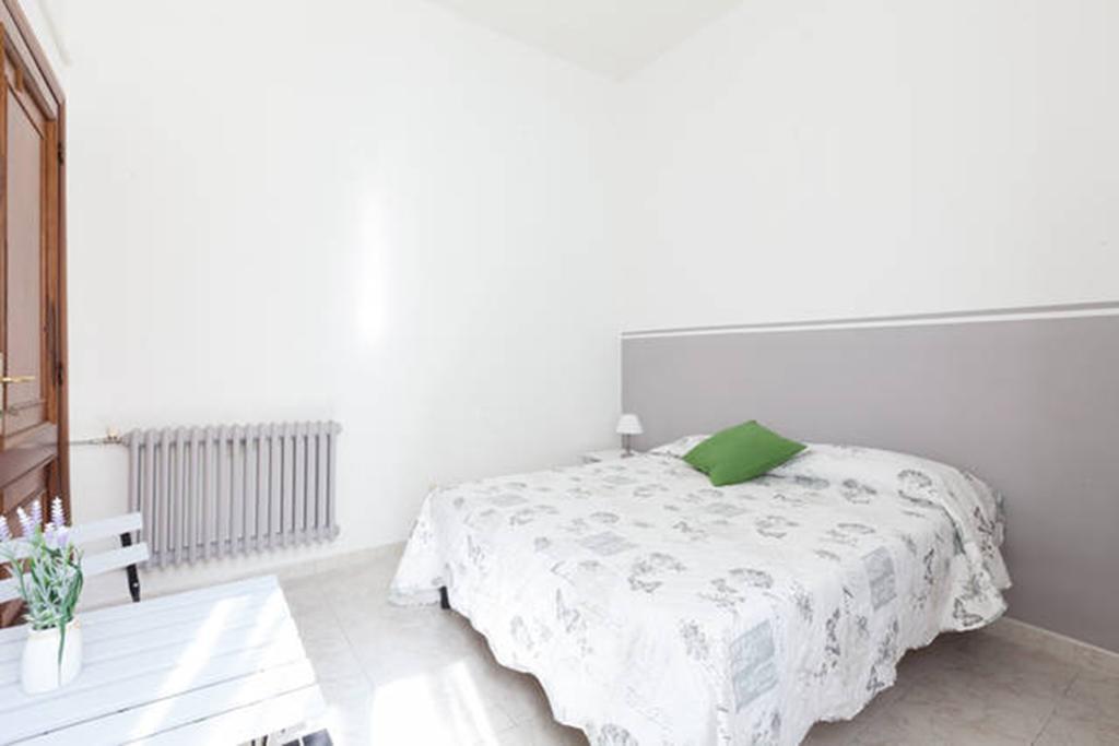 Double Room with Shared Bathroom,183447393:JPEG
