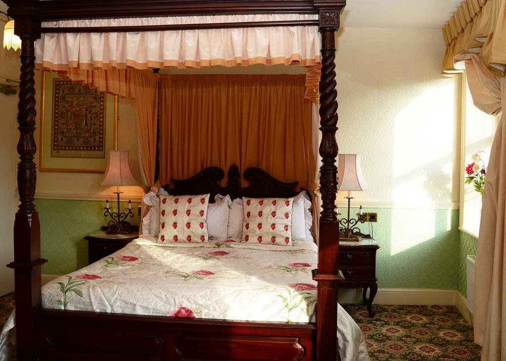 King Room with Four Poster Bed - Second Floor