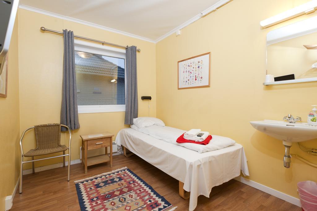 Single Room with private shower and shared toilet,190747720:JPEG