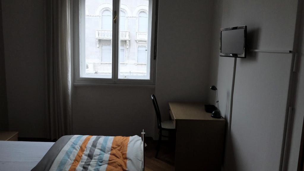 Camera Matrimoniale/Doppia con Letti Singoli con Bagno Privato Esterno