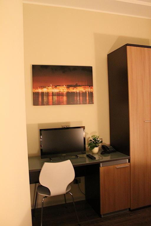 Deluxe Double Room,233060692:JPEG