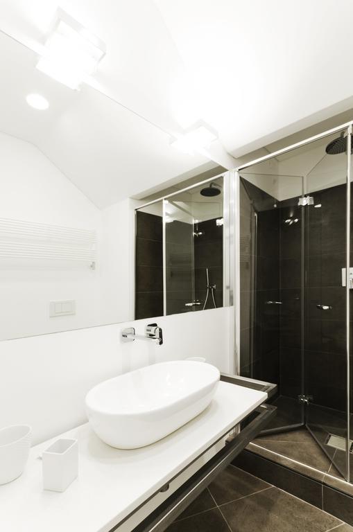 Deluxe Double Room Shower,212386088:JPEG