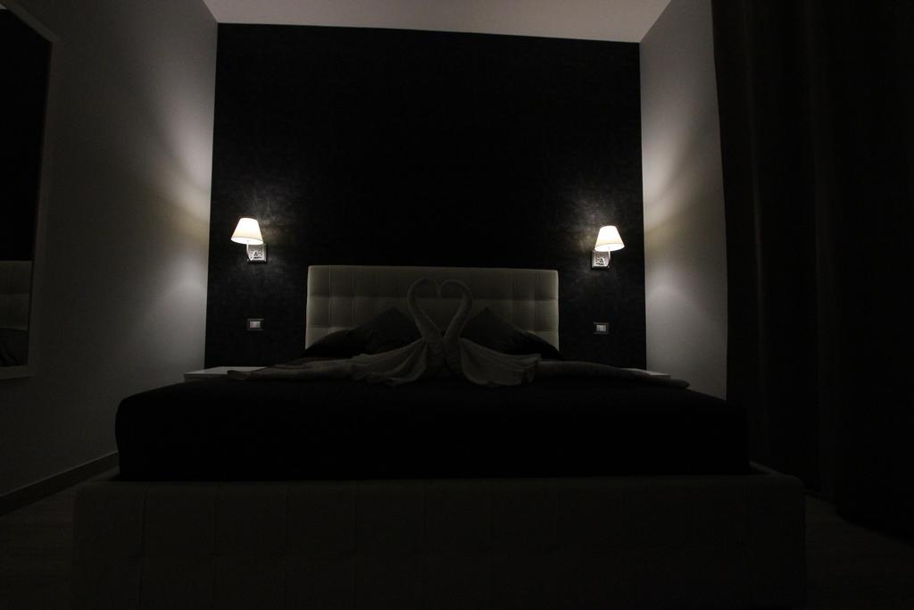 Deluxe Double Room with Balcony,214450862:JPEG