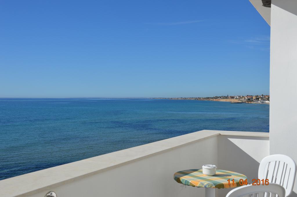 Double or Twin Room Sea View
