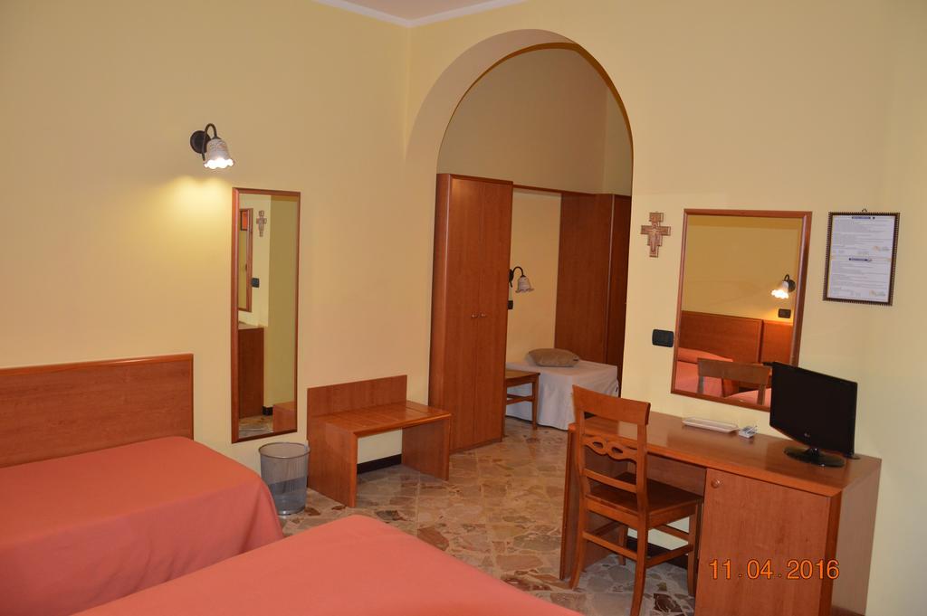 Double or Twin Room Sea View