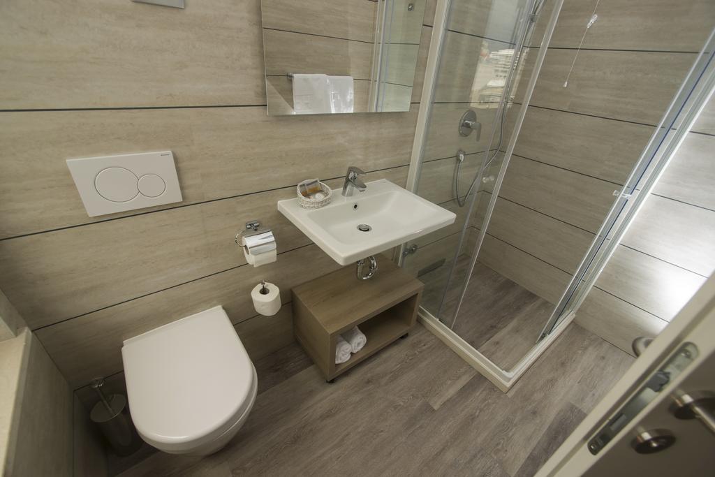 Double or Twin Room with Sea View