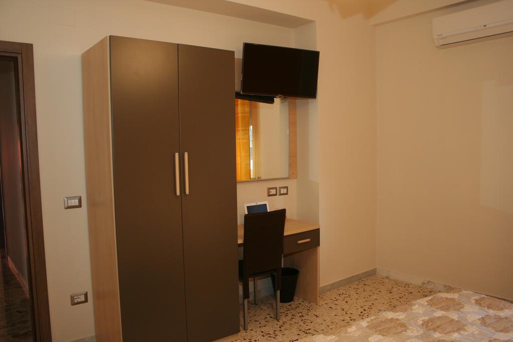 Double or Twin Room Private External Bathroom
