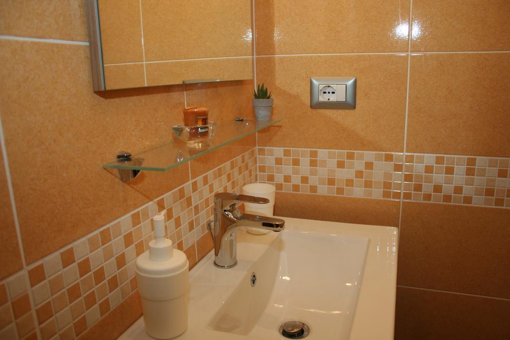 Double or Twin Room Private External Bathroom