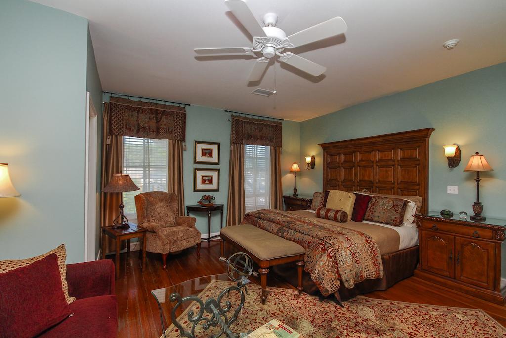 Double Room with Balcony (3 Adults),1011803872:JPEG