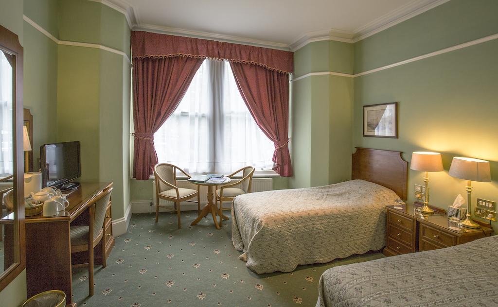 Twin Room with Bathroom