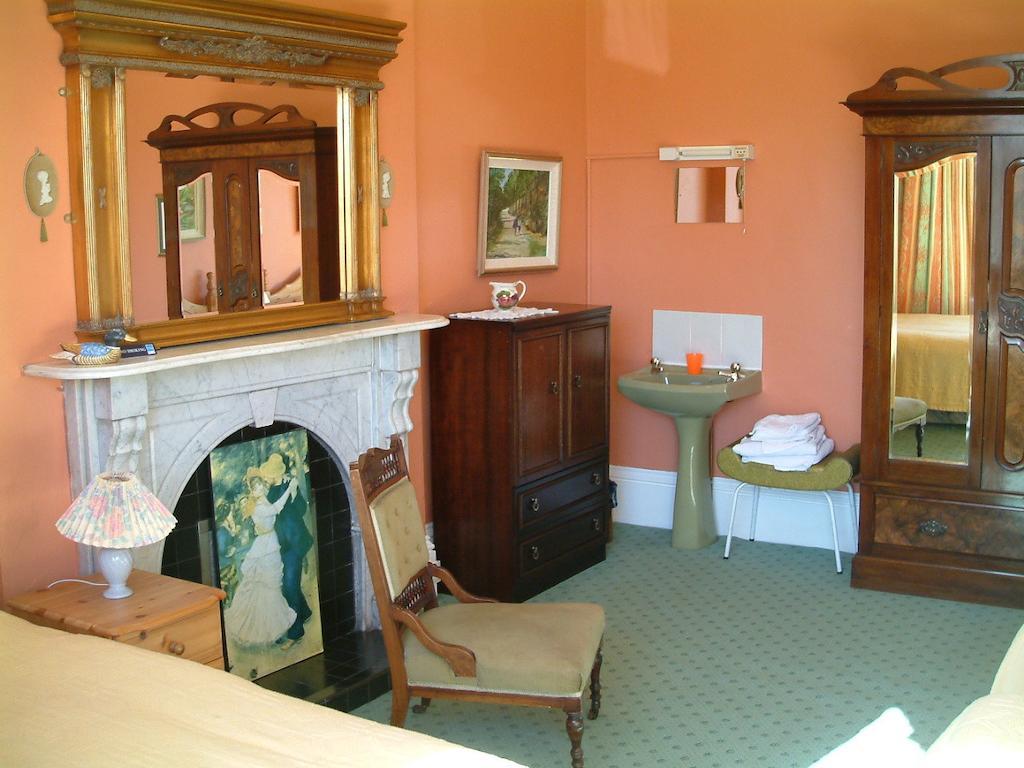 Quadruple Room with Private Bathroom