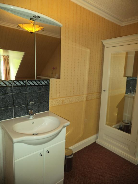 Basic Double Room with Shared Bathroom