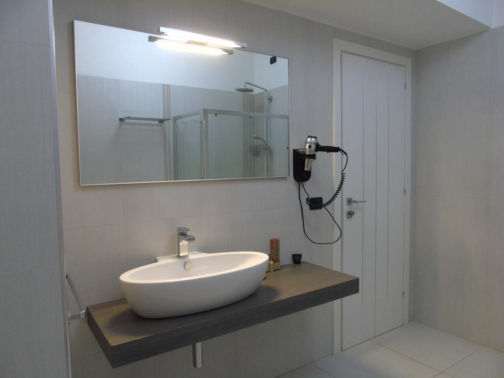 Camera Familiare Quadrupla con Bagno Privato e Balcone
