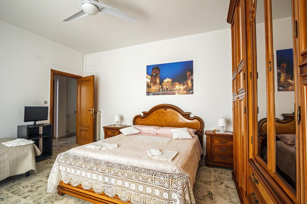 Two-Bedroom Apartment,265480461:JPEG