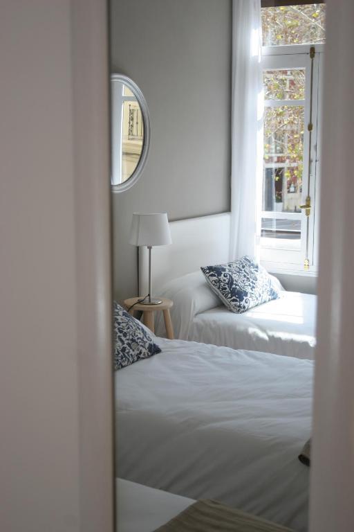 Large Twin Room with Shared Bathroom
