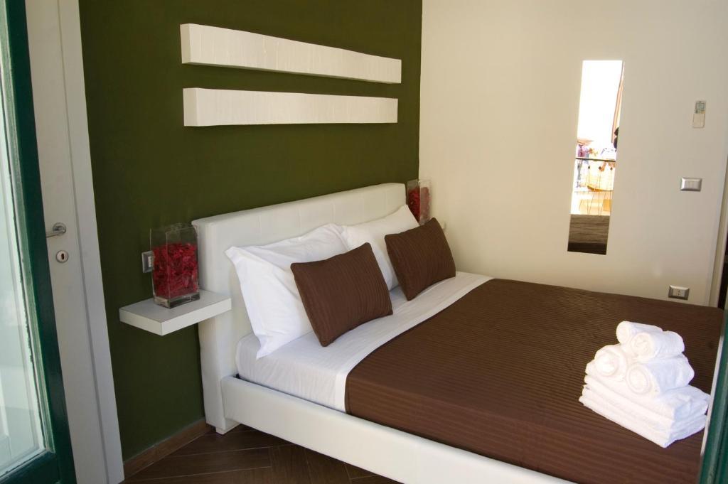 King Room with Balcony,27748733:JPEG