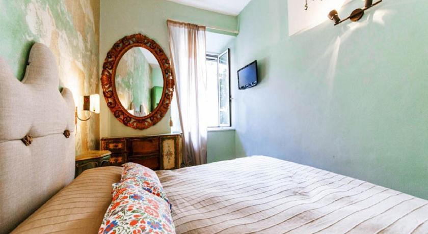 Small Double Room with Private External Bathroom,37567411:JPEG