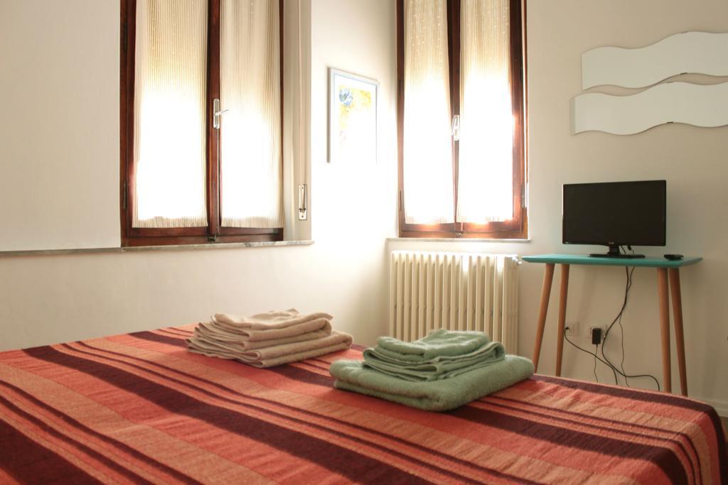 Camera Matrimoniale con Bagno in Comune