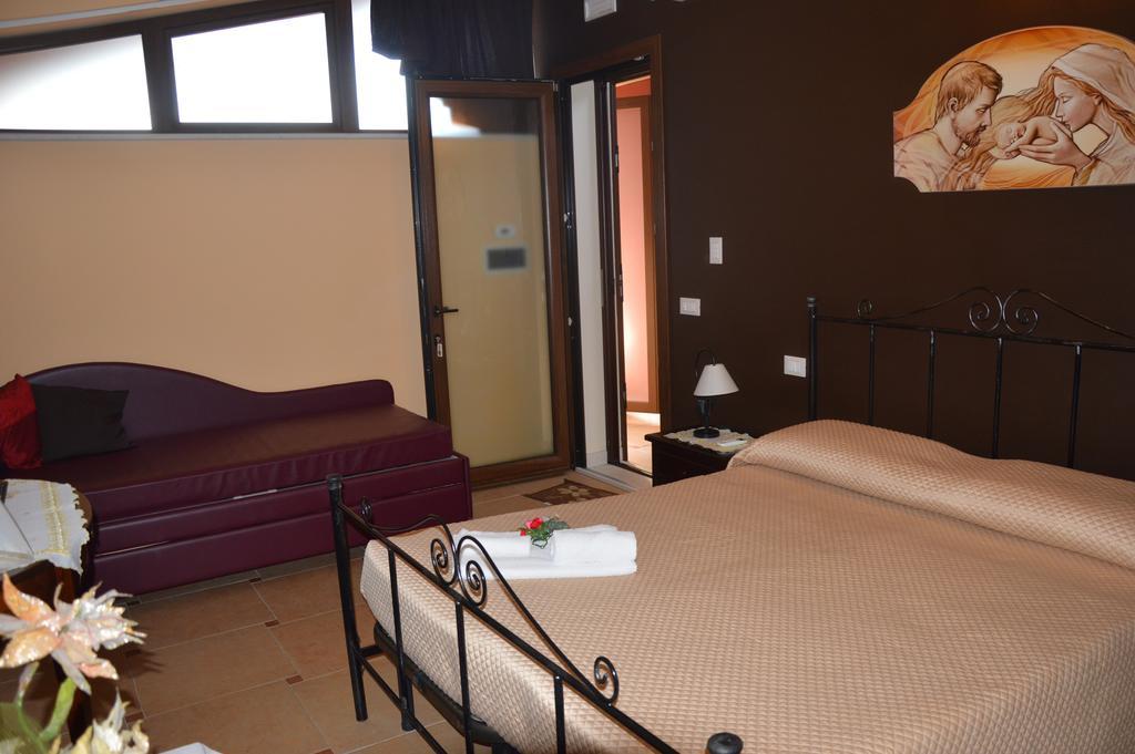 Deluxe Triple Room,343159006:JPEG