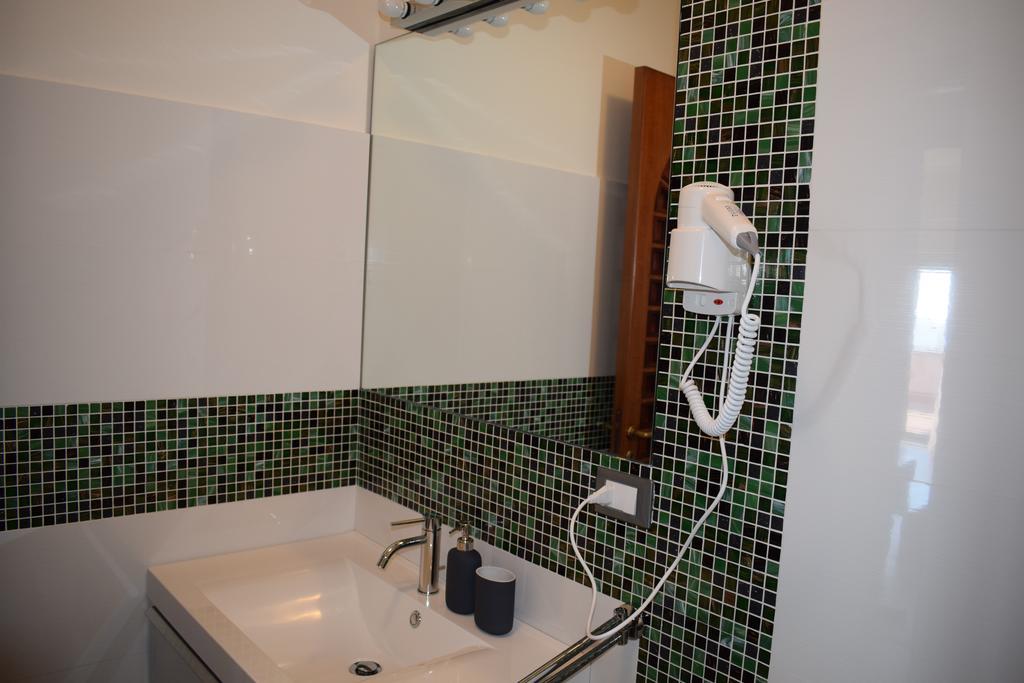 Double Room,352833667:JPEG