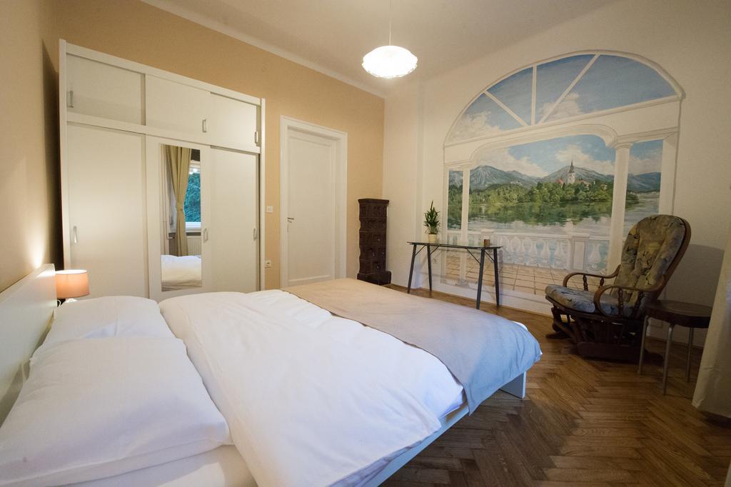 One-Bedroom Apartment,371153200:JPEG