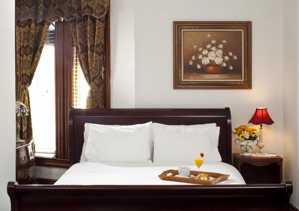 Queen Room 302