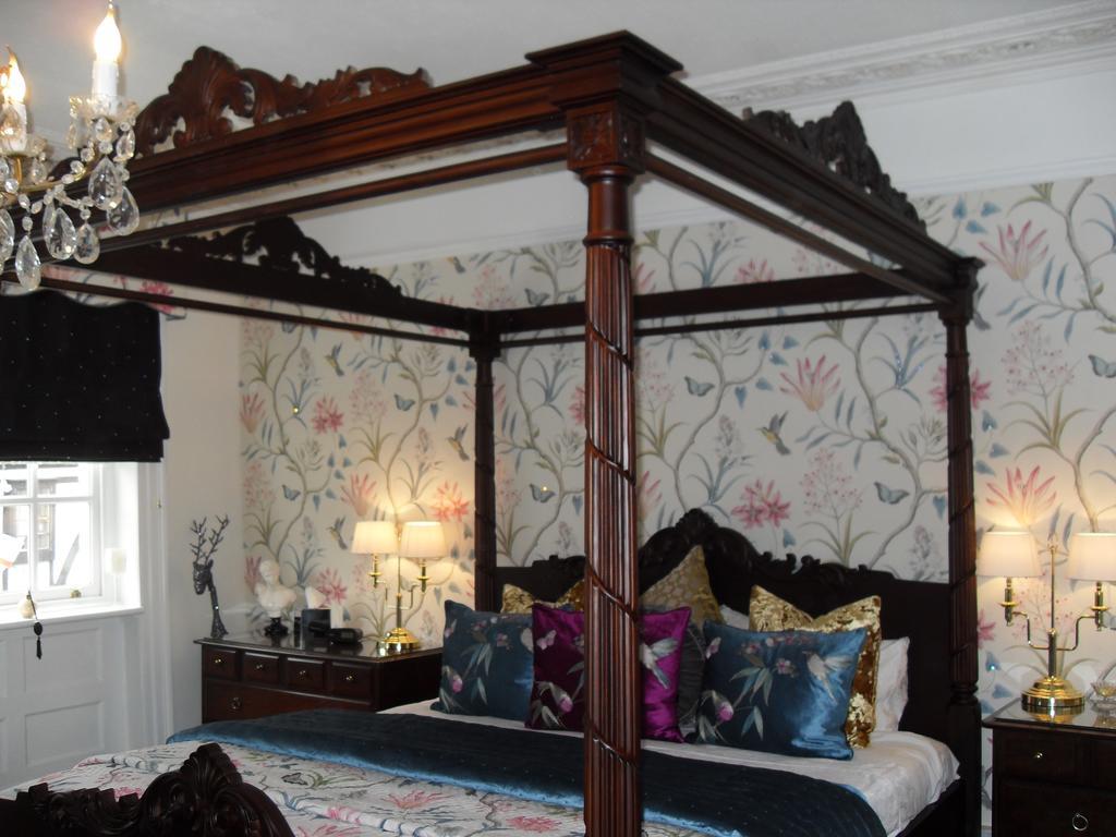 Executive Suite with Four Poster Bed