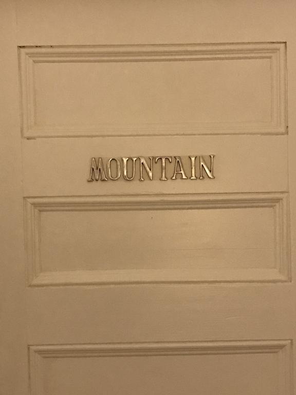 Queen Room,400687155:JPEG