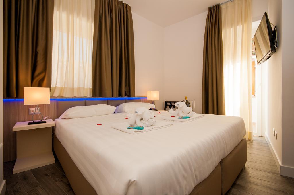 Deluxe Double Room,439389930:JPEG
