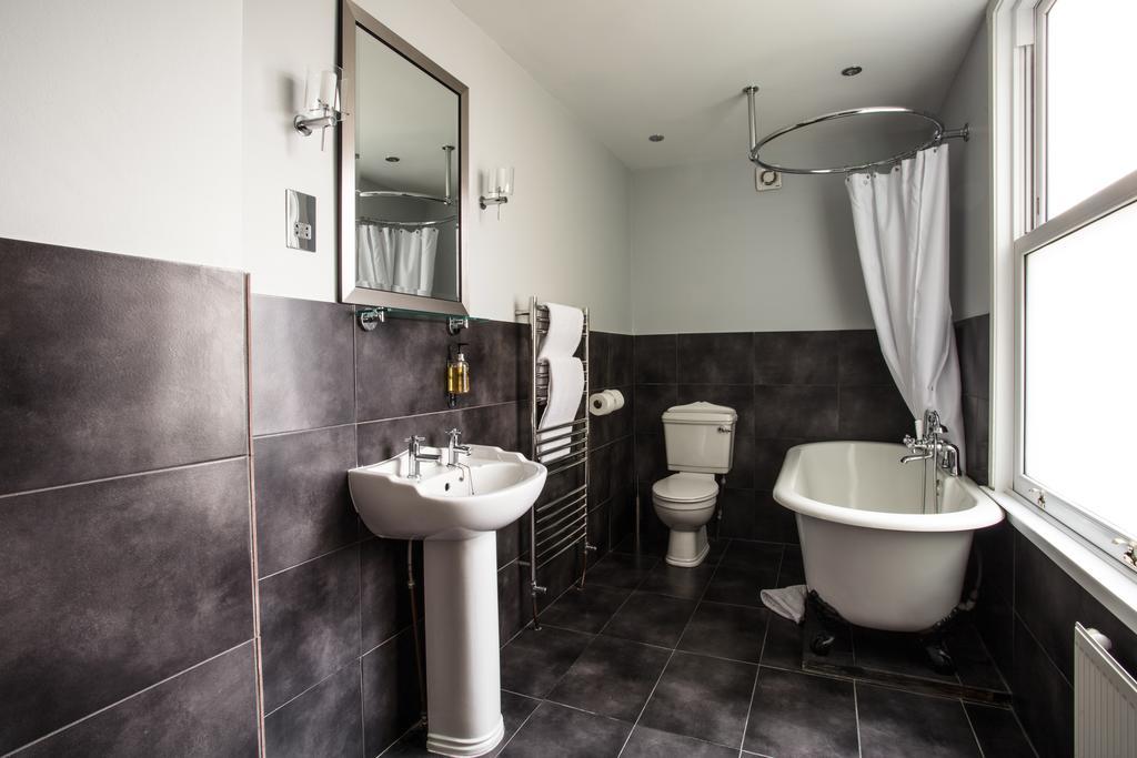 Double Room with Four Poster Bed,404149953:JPEG