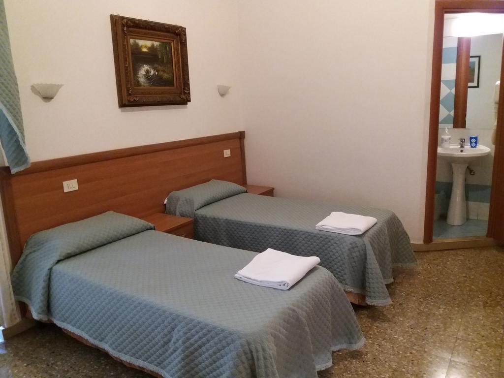 Superior Double or Twin Room,404368512:JPEG