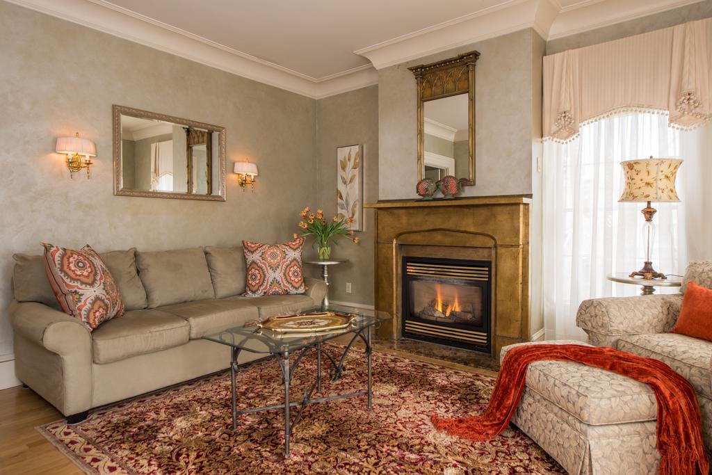 Queen Suite with Spa Bath and Fireplace - 6