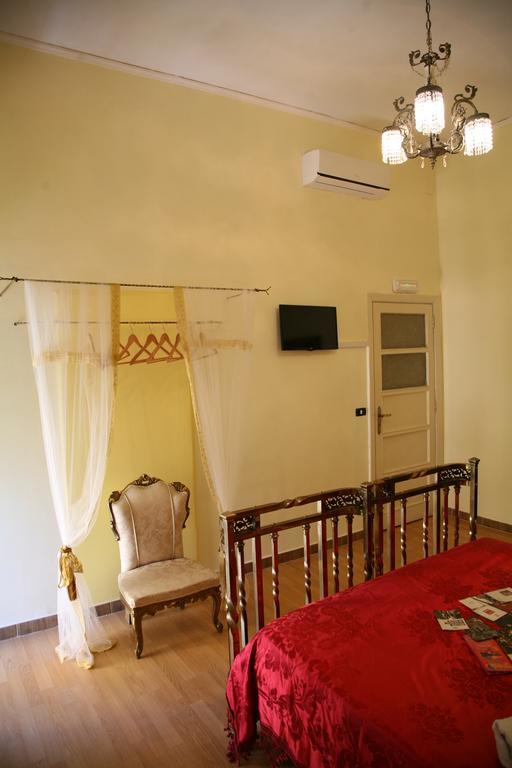 Double Room with Shared Bathroom,409426629:JPEG