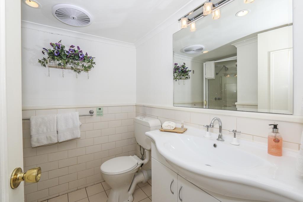 The Summer King Suite with Spa Bath