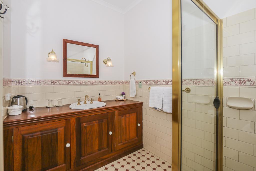 The Courtyard King Suite