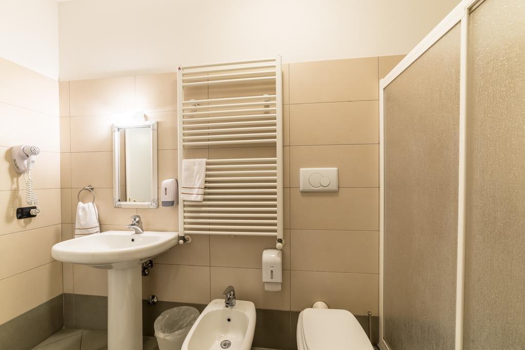 Economy Single Room with Shared Bathroom,424887720:JPEG