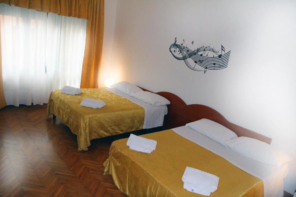 Quadruple Room with Shared Bathroom,42653062:JPEG