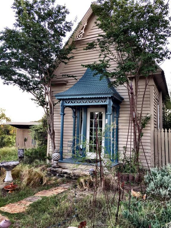 One-Bedroom Bungalow - Wildrose