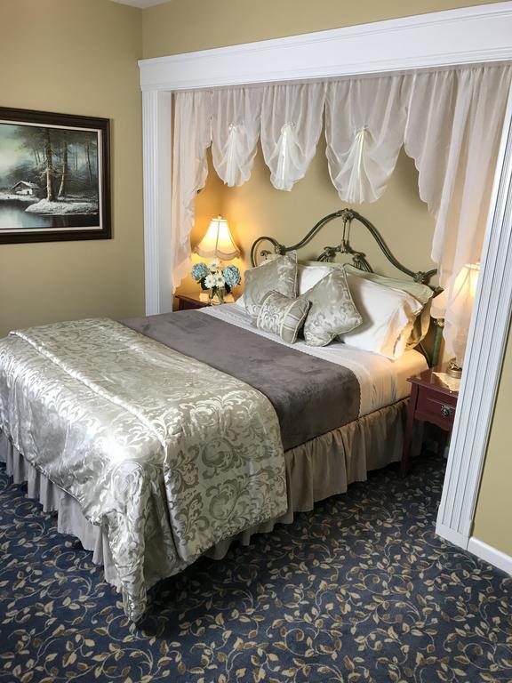 Queen Room with Garden View