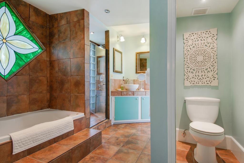 King Suite Spa Bath