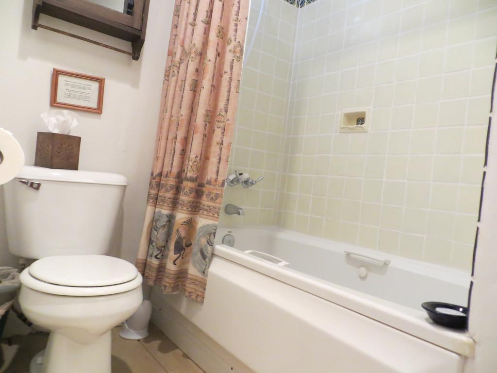 Queen Room with Spa Bath