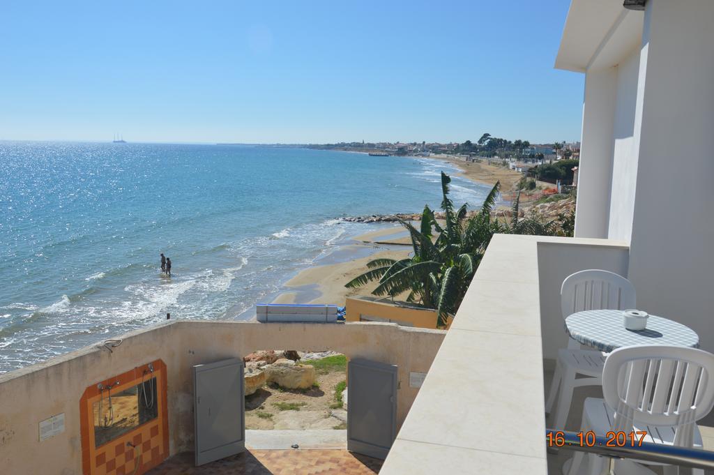 Double or Twin Room Sea View