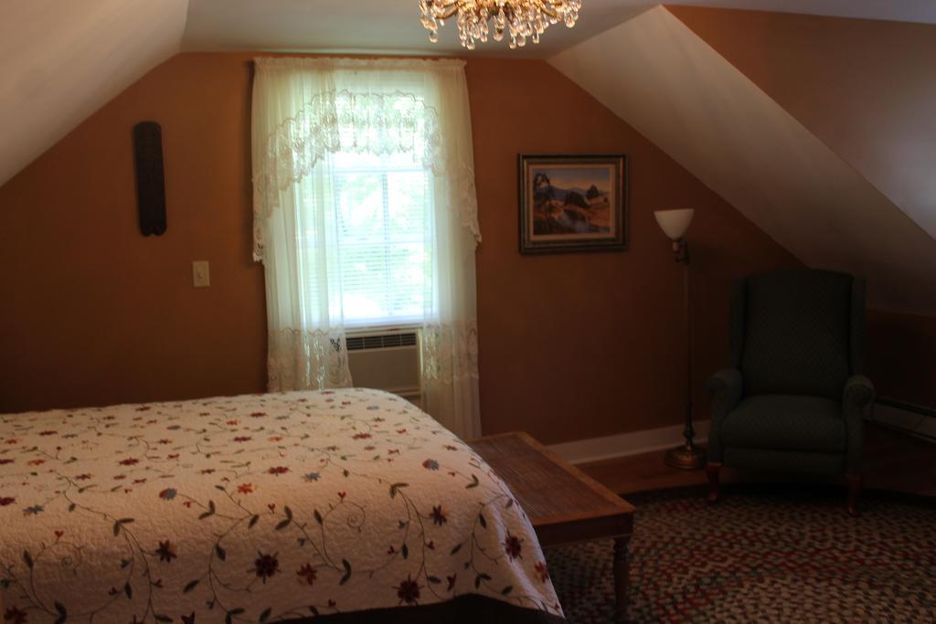 Queen Room with Garden View