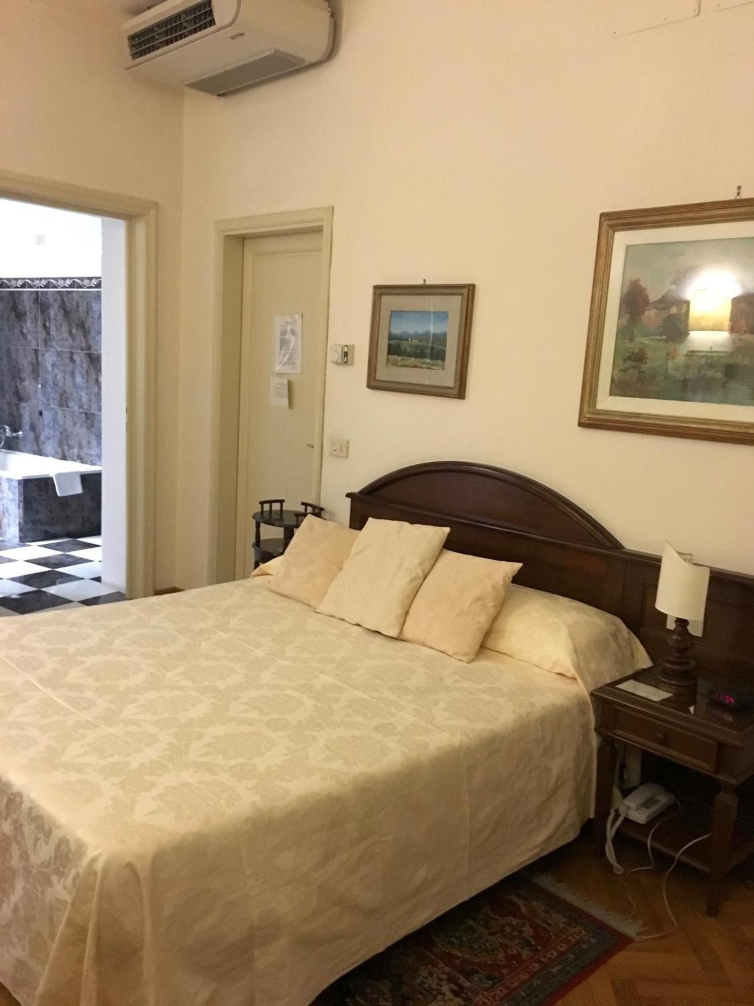 Economy Double or Twin Room,943957147:JPEG