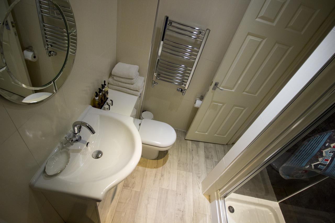Standard Suite,1586106029:JPEG