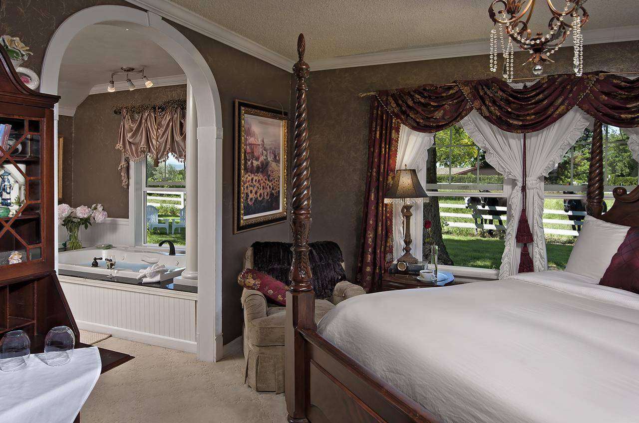Suite with Spa Bath
