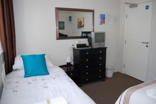 Doppelzimmer / Dreibettzimmer mit Gemeinschaftsbad