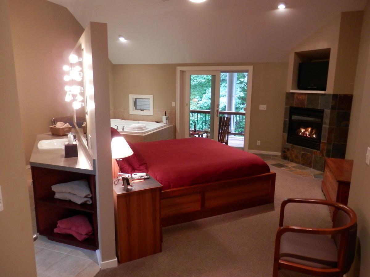 King Suite with Spa Bath - Birthday Suite