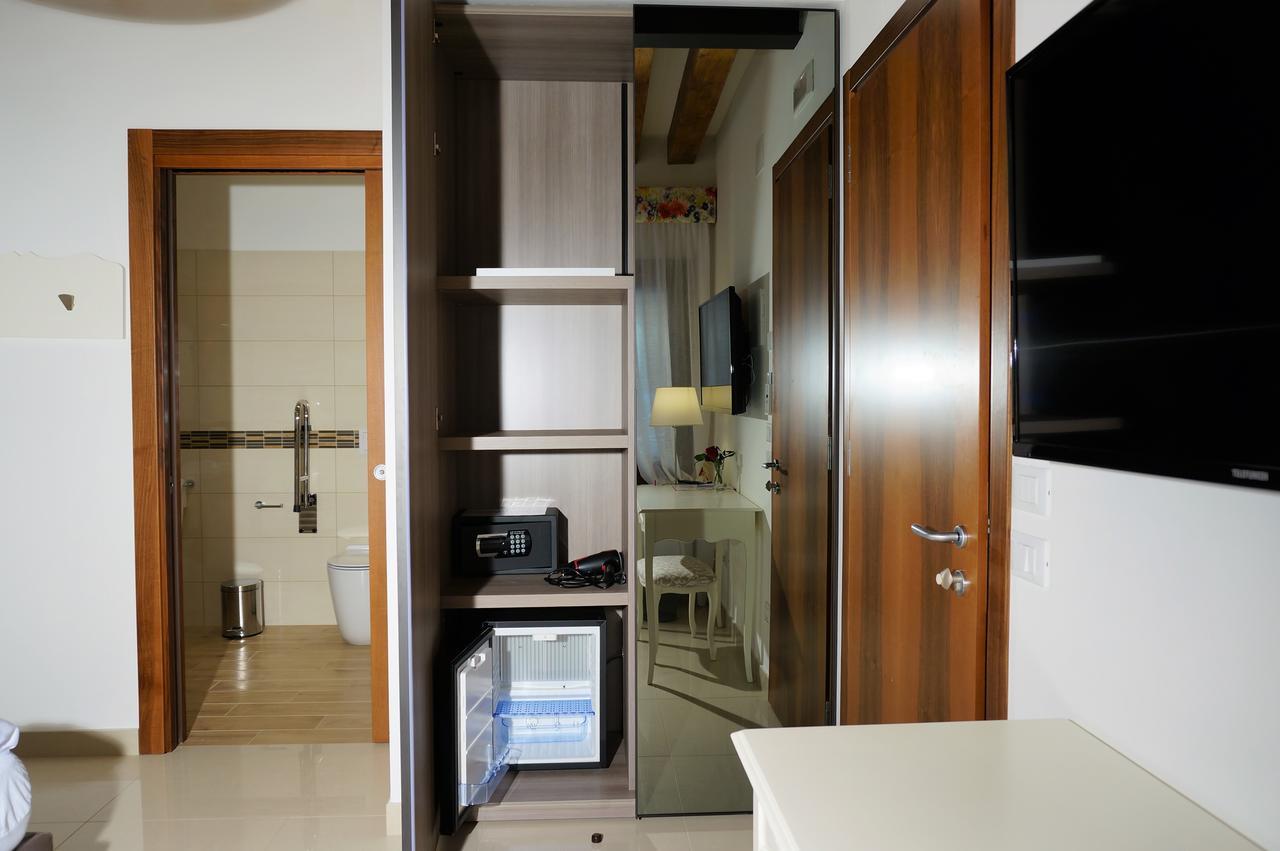 Double or Twin Room - Disability Access,543069978:JPEG