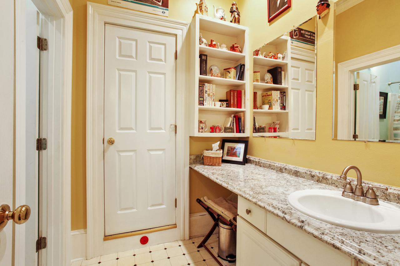 Deluxe Queen Suite